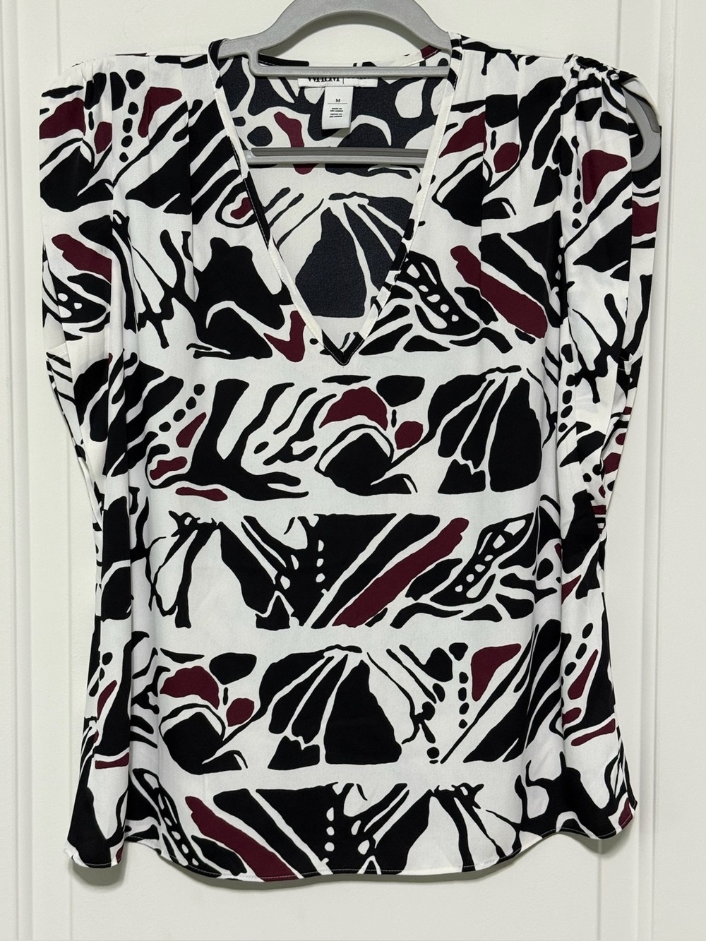 NWOT White House Black Market Black White and Burgundy Abstract V-Neck Top